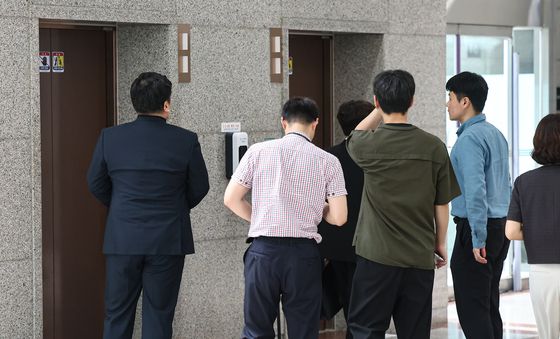 합수본, '투표율 허위입력' 선관위 압수수색
