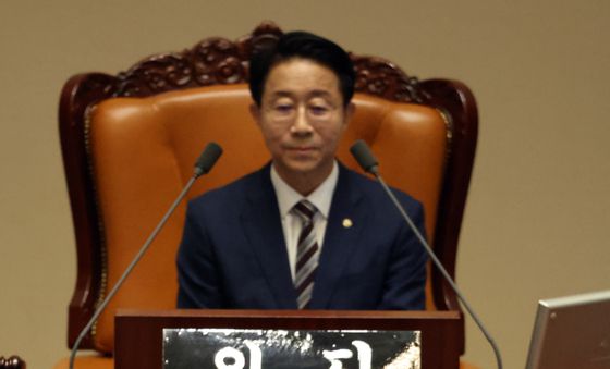 국회서 인사말하는 한성숙 국무총리