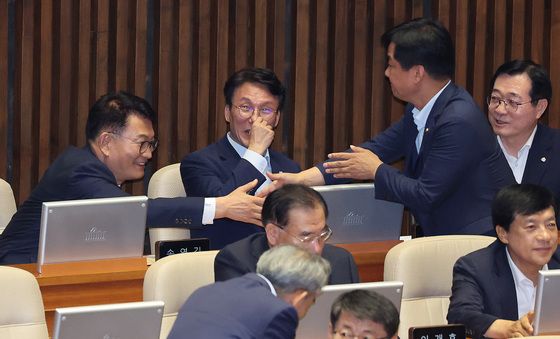 본회의 참석한 김민석·송영길
