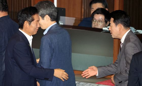 악수 나누는 장동혁·정청래