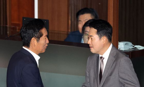 악수 나누는 장동혁·정청래