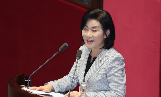 당선 인사하는 김희정 신임 교육위원장