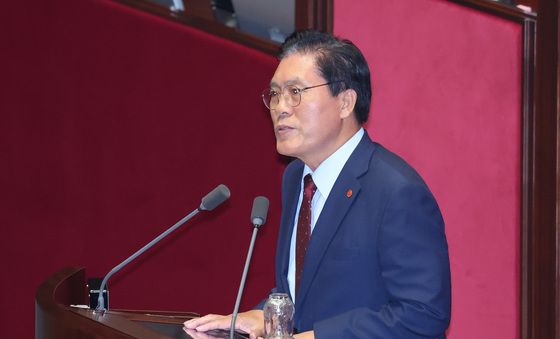 당선 인사하는 송석준 신임 외교통일위원장