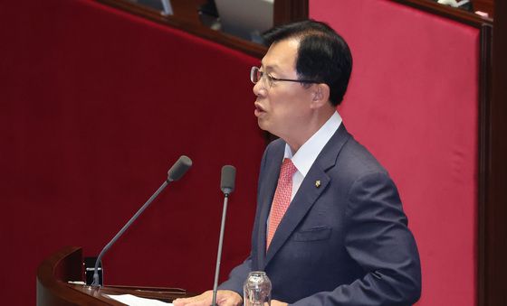 당선 인사하는 이만희 신임 보건복지위원장