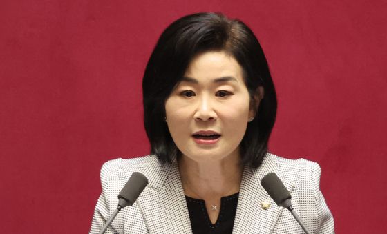 당선인사하는 김희정 신임 교육위원장