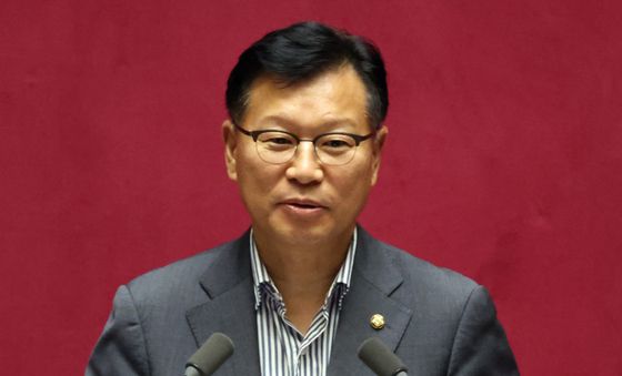 당선인사하는 이양수 신임 정보위원장