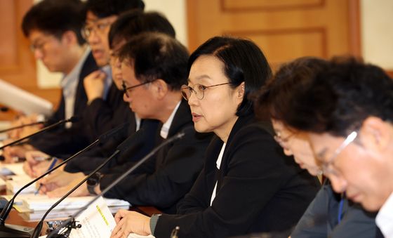 국제개발협력위원회 모두 발언하는 한성숙 총리