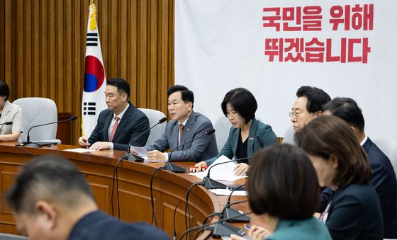 원내대책회의 발언하는 김승수 원내운영수석