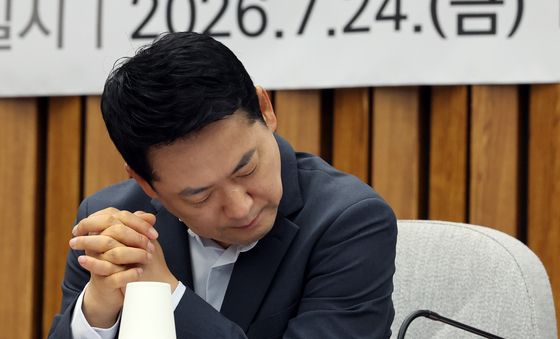 생각에 잠긴 장동혁 대표