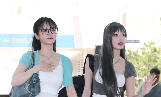 QWER 쵸단·마젠타, ACON 출국