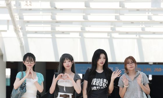 QWER, 공항에 사랑을