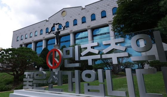 선관위 이틀째 압수수색