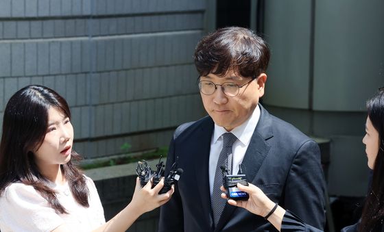 입장 밝히는 최태원 측 변호인