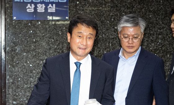 의총장 향하는 한병도 민주당 대표 직무대행