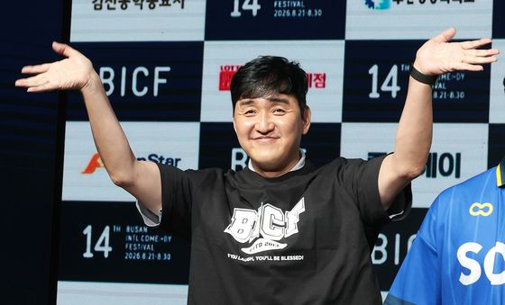 포즈 취하는 BICF 임혁필