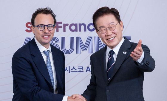 기념촬영 하는 이재명 대통령·다리오 아모데이 앤트로픽 CEO