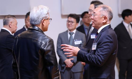 대화하는 정의선 회장·젠슨 황