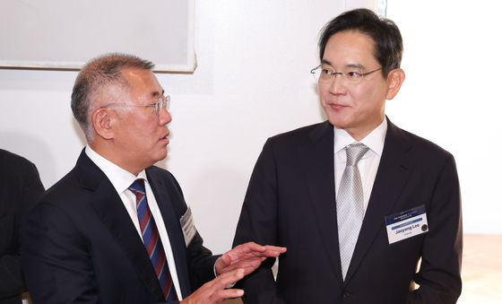 대화하는 이재용·정의선 회장