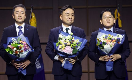 혁신당 새 당대표에 신장식…차규근·황현선 최고위원 선출