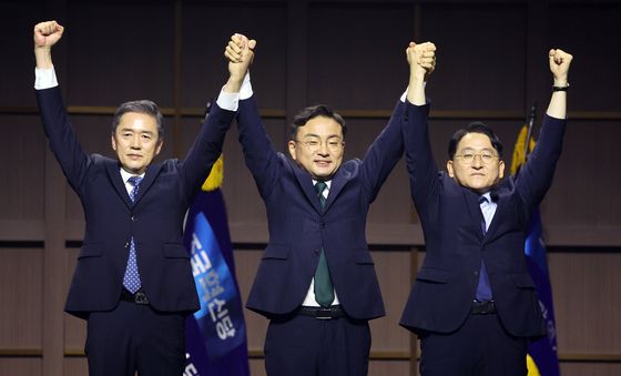 조국혁신당 새 당대표에 신장식…차규근·황현선 최고위원 선출