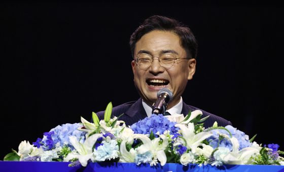 신장식 신임 당대표 '웃음꽃 활짝'