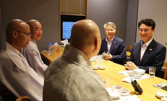 새겨듣는 김민석 전 총리