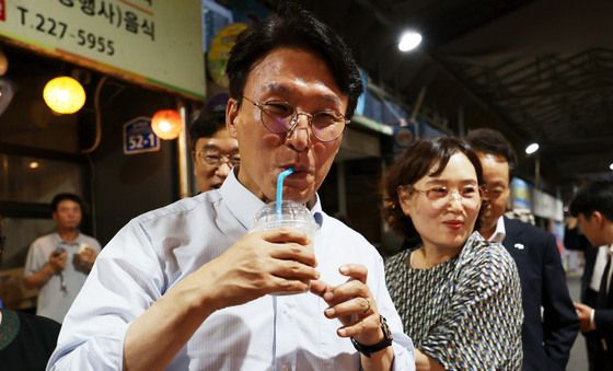식혜 먹는 김민석