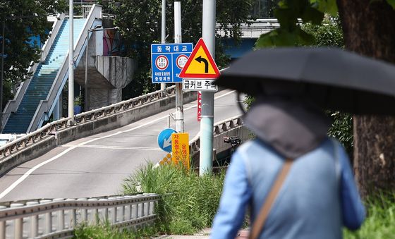 8cm 단차 발견된 동작대교 진입로