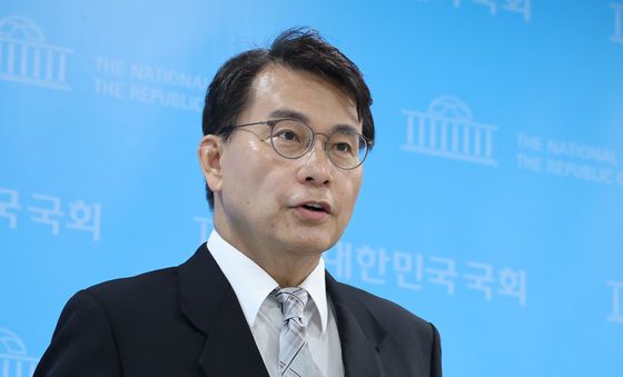 브리핑하는 윤상현 국민의힘 의원