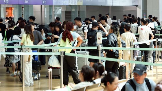 여행객으로 북적이는 인천국제공항
