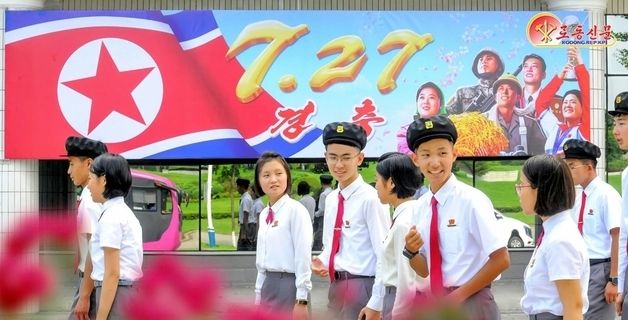 北 "학생들 경축공연·무도회…전승절 환희 더해"
