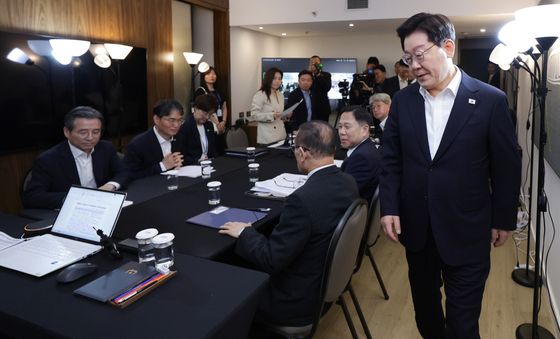 이재명 대통령, 화상 수석·보좌관회의 참석
