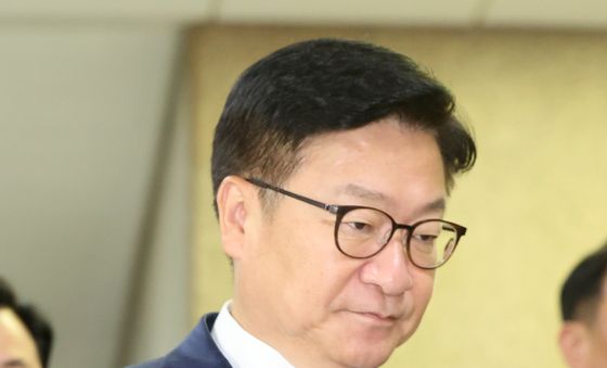최고위 참석하는 정점식 원내대표