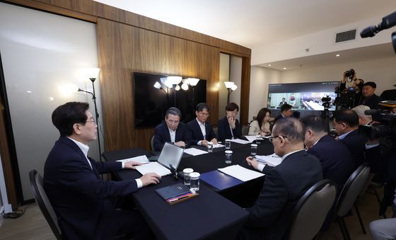 브라질 국빈 방문한 이재명 대통령, 화상으로 수석·보좌관회의
