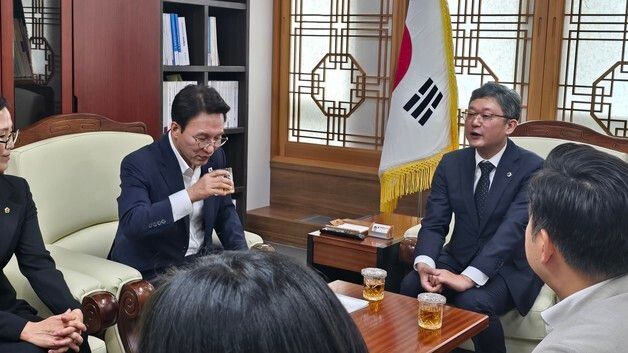 김민석 당대표 후보, 세종시의회 방문