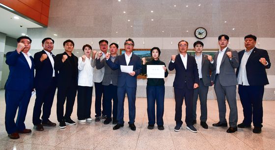 '폭력 규탄' 국힘 포항시의회의원들 진상규명 촉구