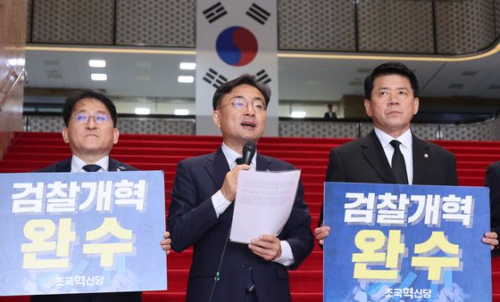 모두발언하는 신장식 대표