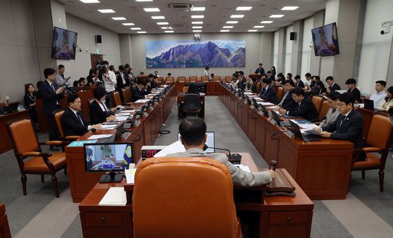 與野 모두 참석한 국회 운영위 전체회의