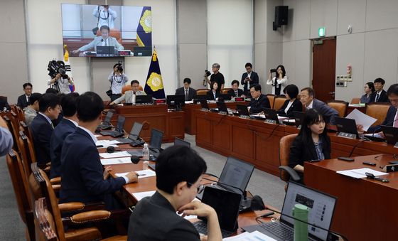국회 운영위 전체회의, 與野 모두 참석