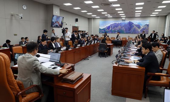 與野 모두 참석한 국회 운영위 전체회의