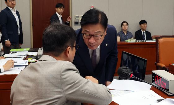 대화 나누는 한병도·정점식