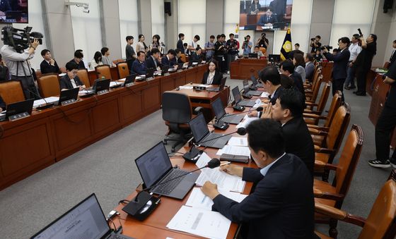 회의 주재하는 한병도 운영위원장