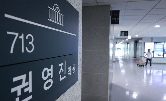'멱살 논란' 적막한 권영진 의원실