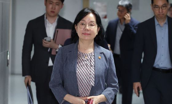 정무위 당정 참석하는 송경희 위원장