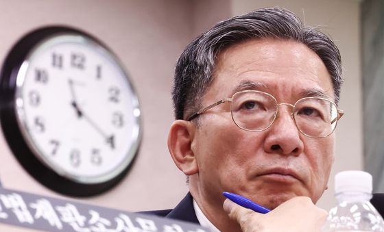 건강상 이유로 사실상 사의 표명한 정성호 법무장관
