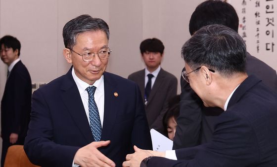 법사위 출석하는 정성호 법무부 장관