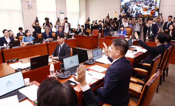 여야 전원 참석한 법사위 개의