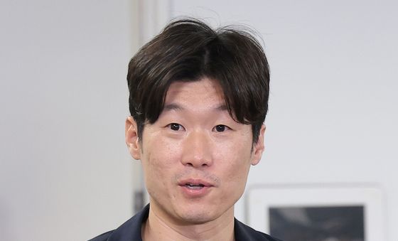 브리핑 하는 박지성 공동위원장