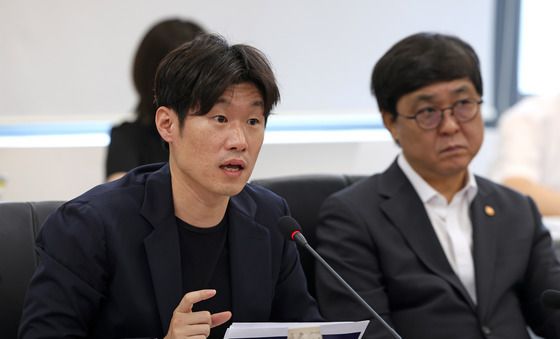 발언하는 박지성 축구혁신위 공동위원장