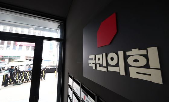 尹 '선거법 위반' 1심 유죄...국힘 397억 반환 기로